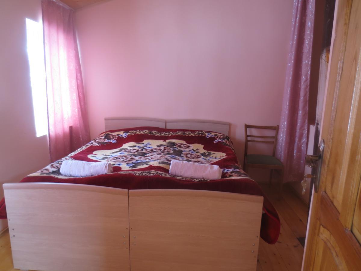Irma Beso & Aleko Khergianis Guesthouse Местия Экстерьер фото