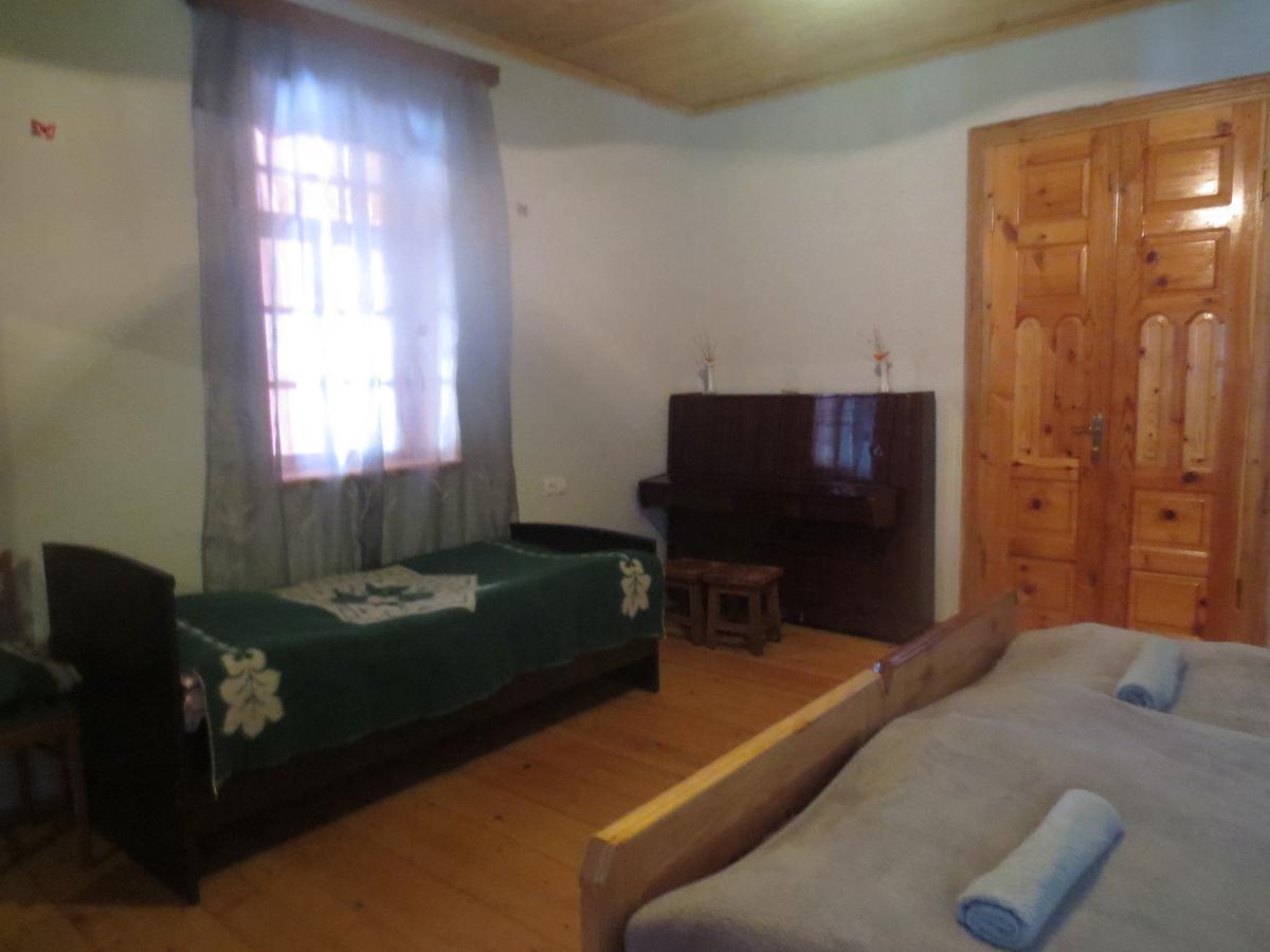 Irma Beso & Aleko Khergianis Guesthouse Местия Экстерьер фото